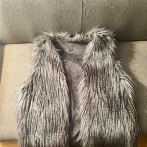 Luxury Vintage Faux Fur Vest in Gray (Wolf - Inspired) - Like New - Size M